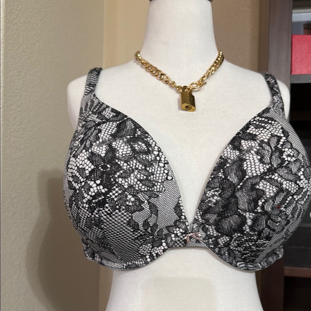 Cacique Elegant Lace Print  Black Under Wire Bra EUC 42DDD